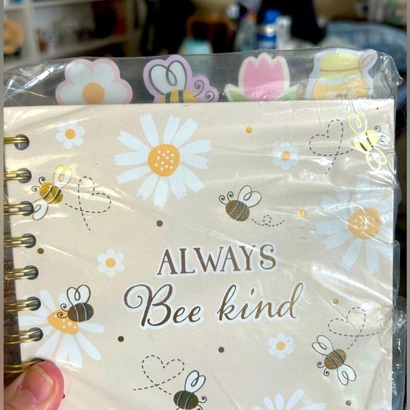 Journal spiral always be kind bee 🐝 themed four tabs flower bee flower honeypot - Picture 2 of 5